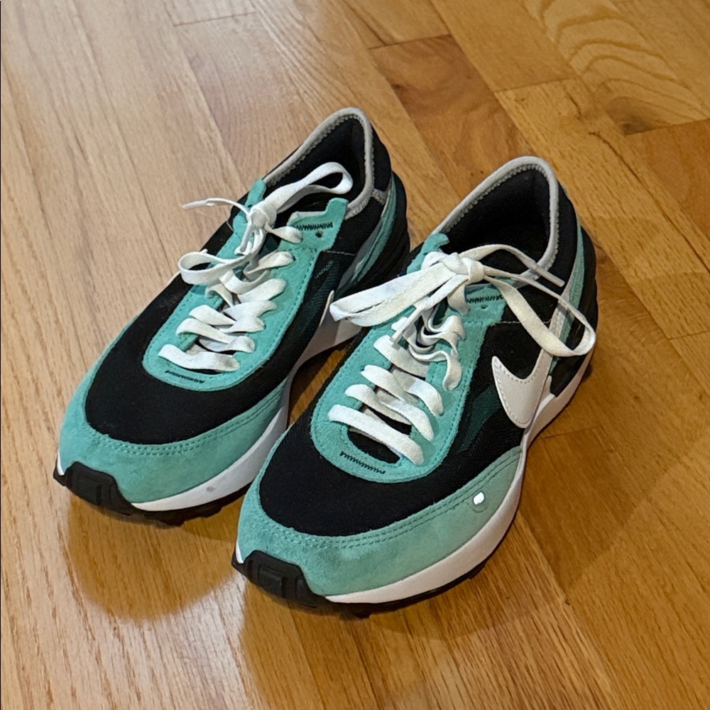 Nike waffle one GS black light menta